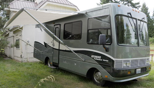1999 Safari Trek - Awning Out 1999 Safari Trek - Awning Out