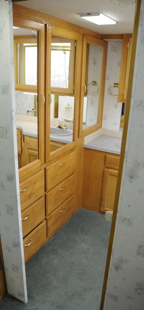 1999 Safari Trek - Bathroom Storage 1999 Safari Trek - Bathroom Storage